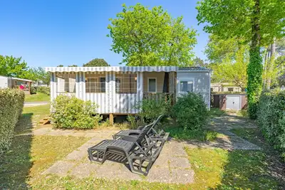 Image de Mobile Home 'Mh 169 Ronce Les Bains' avec piscine partagée, terrasse et climatisation