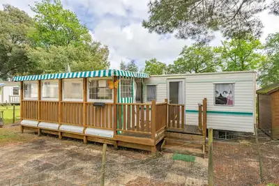 Image de Mobile Home 'Mobilhome Mh343' avec piscine partagée, terrasse privée et jardin privé