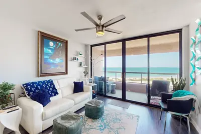 Image de Ocean Luxury: Clearwater Condo Retreat with Resort Amenities and Stunning Views