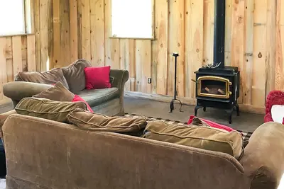 Image de Dog-friendly 20-acre glamping camp with 2 cabins & firepit - near Columbia River
