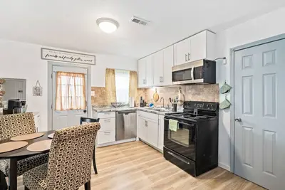 Image de 5br Lovely Home in Mobile Al l Rare Find