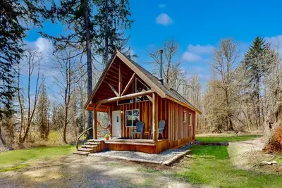 Image de Private dog-friendly home near creek & minutes from I-5 with firepit