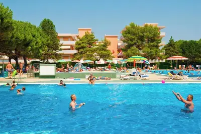 Image de Studio avec climatisation et piscine