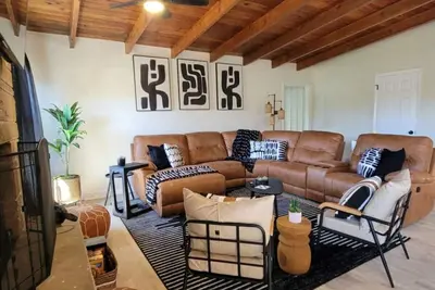 Image de Rustic Charm Meets Modern Luxury