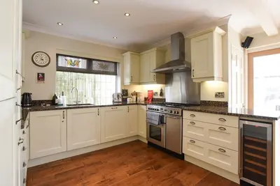 Image de Charming & Spacious Family Retreat with South-Facing Garden