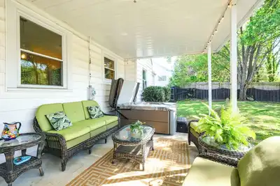 Image de Colorful Roanoke Vacation Rental w/ Hot Tub!