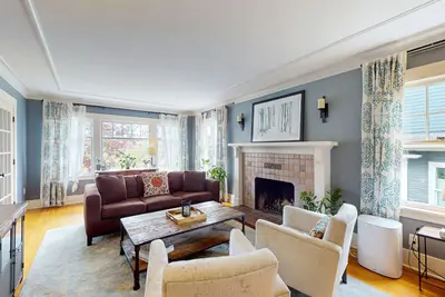 Image de Century-old, dog-friendly home with hot tub, gorgeous patio & prime location