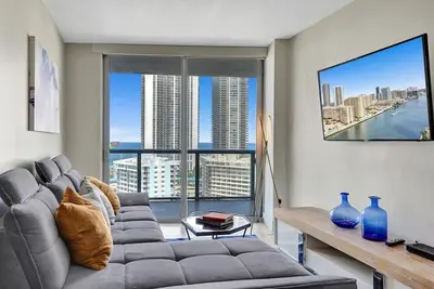 Image de Ocean View Condo Pool Beach Gym Huge Balcony