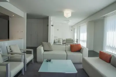 Image de Three 1br Deluxe Condos w/ Kitchens & Free Parking, Near Arrábida Natural Park