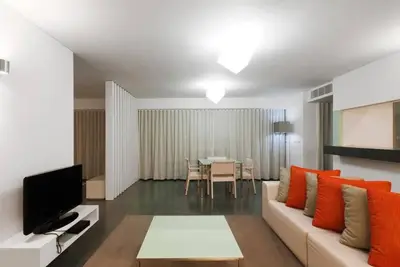 Image de Four Modern 2br Apts by Marina w/ River Views & Free Parking, Near Golf Academy