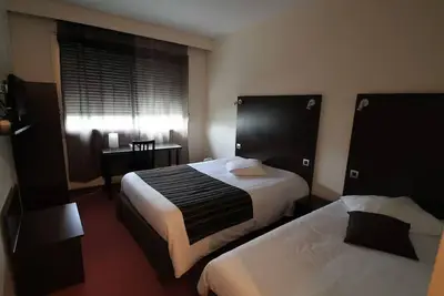 Image de Enjoy a Peaceful Stay in Lyon with Comfortable Bedding and Amenities