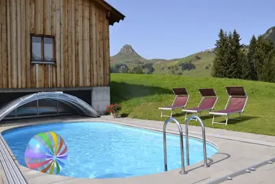 Image de Appartement moderne avec piscine à Damüls
