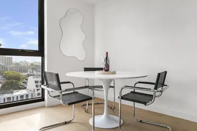 Art Deco - City View Nest