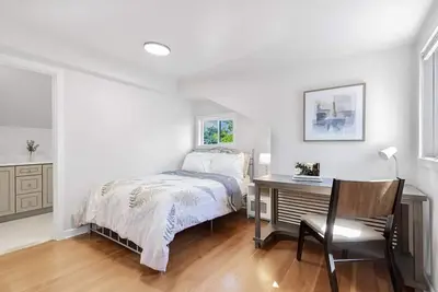 Image de Queen Anne Charm Near Tech Hubs & Entertainment