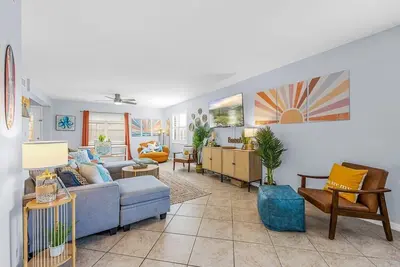 Image de Downtown Cocoa Beach Townhome- Walk to Everything!