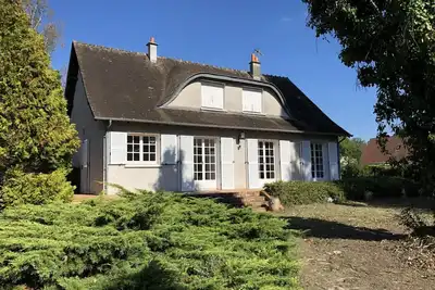 Image de Maison de plain-pied avec jardin arboré, proche Center-Parc et châteaux, idéale famille!