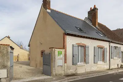 Image de Maison paisible avec jardin clos à Cheverny, proche commerces et Château de Tintin