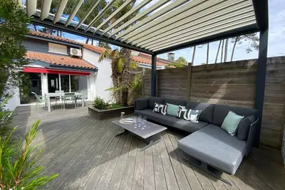 Image de Patio rénovée 6 pers: Bbq, terrasse & clim, quartier calme boisé, proche plage