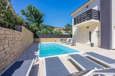 Image de Maison de vacances Baška pour 1 - 8 personnes avec 4 chambres à coucher - Maison mitoyenne