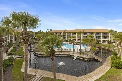 Image de Pet Friendly Beautifully Appointed End Unit Overlooking The Tropical Pool!