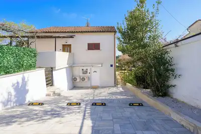 Image de Pet Friendly apartment located near the sea.