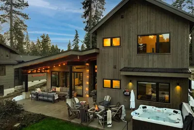 Image de 5 King Beds on Golf Course with a View 0. 6 mile walk to Winery!