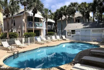 Image de Stylish Condo near the Beach, sleeps 4+. Swimming pool. City-central location.