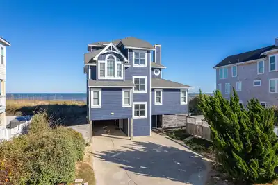 Image de Come enjoy our Ocean front oasis in the heart of Duck. Private pool and hot tub.