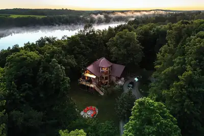 Image de Private Treehouse in the Woods w/ Hot Tub