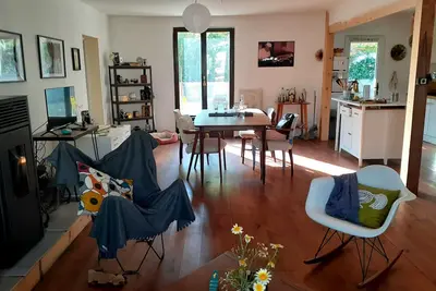 Image de Maison en Occitanie, entre ville et campagne. Jardin Bbq et parking.