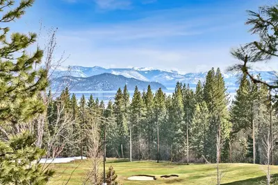 Image de Luxury Incline Village 3/2. 5 with view of Lake & on Golf Course.