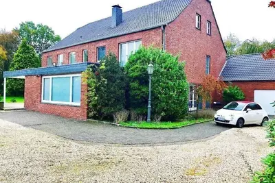 Image de For families, groups of up to 20 people, secluded location near DĂĽsseldorf, garden, jacuzzi
