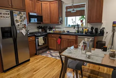 Image de 2 Bdrm in Brookline Village