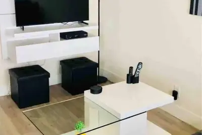 Image de Bright & Modern Beachside Escape