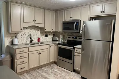 Image de 1st Floor 2/Bedroom 2/Full Bathroom, Wet-bar, Full Kitchen, 3 TVs & More
