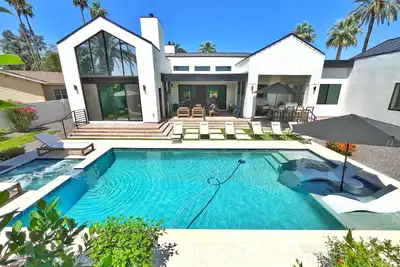 Image de ++Luxe Retreat just steps from Old Town Scottsdale! Pool, Spa, Outdoor Oasis ++