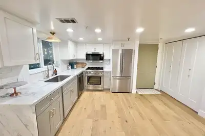 Image de Newly Remodeled West Hollywood condo in the best location!