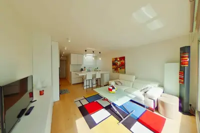 Image de Appartement moderne et chaleureux à proximité de la mer.