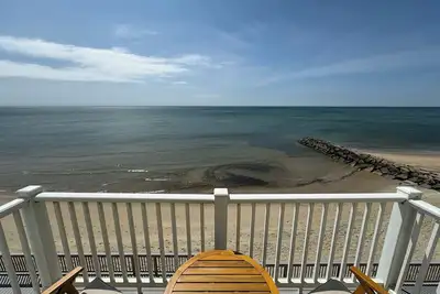 Image de Nantucket Sound Dream! Exceptional Tri-Level Ocean Heights Condominium, Offering Waterfront Living!
