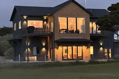 Image de Ocean Front Luxury Home, Pearl of the Sea, Hot Tub! Golfers Welcome Pets Welcome