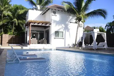 ¡escápate a la Montaña, la Naturaleza te Espera! Villa con Piscina y Jacuzzi