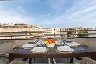 Image de Confortable appartement pour 6 personnes avec climatisation, piscine, Wifi, Tv, patio et parking