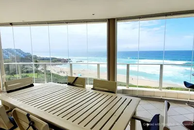 Image de 4 Bedroom Luxury Apartment On the Beach. Spacious with breath taking sea views.