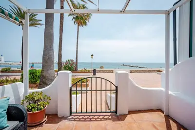 Image de 30. Beachhouse 15m beach sea Duquesa Manilva Andalucia