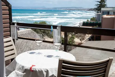 Image de Affordable double room w/sea view on Agia Marina beach\n