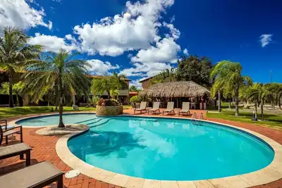 Image de Fantastic 3 bedroom townhome 4 minute walk to Eagle beach