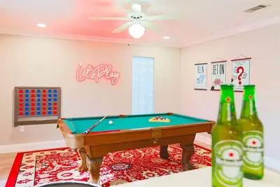 Image de Pool Table, Minigolf, Games @ Pondside Funhouse