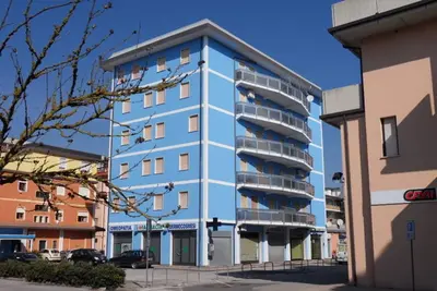 Image de Appartement lumineux dans un immeuble coloré - Beahost