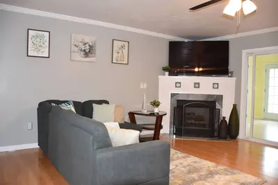 Image de Well Appointed Three Bedroom Townhome East of Rte 1 and Minutes to Downtown Lewes and Delaware's Fantastic Beaches (Sleeps 10)