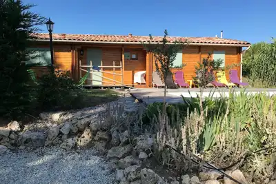 Image de Maison Bois Isolée, Climatisée, Entièrement Équipée Avec Piscine\/ Jardin Arboré